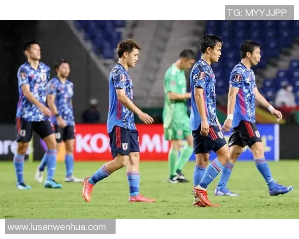 上海足球队联赛表现分析:团队配合与战术执行的深度解读 上海足球队联赛表现分析:团队配合与战术执行的深度解读