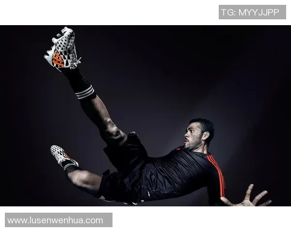 足球明星日常穿戴风格揭秘时尚潮流与运动舒适的完美结合 足球明星日常穿戴风格揭秘时尚潮流与运动舒适的完美结合