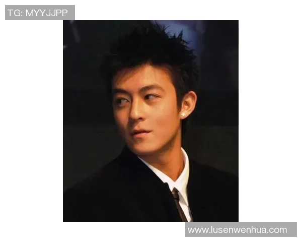 陈冠希风格的足球明星如何在场上展现个人魅力与时尚态度 陈冠希风格的足球明星如何在场上展现个人魅力与时尚态度