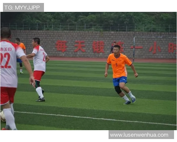 光辉岁月与足球明星的传奇故事与激情瞬间回顾 光辉岁月与足球明星的传奇故事与激情瞬间回顾