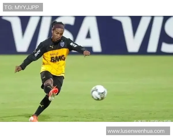 女生看足球明星时的心动瞬间与真实反应分析