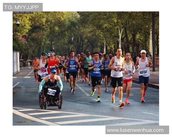 足球明星朱培燕的传奇之路与不屈精神展现了女性力量的无限可能