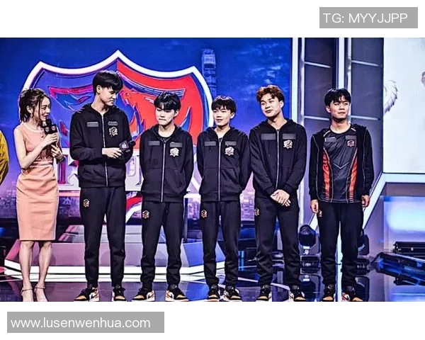 重庆足球队的崛起之路：邀请赛中的拼搏与荣耀